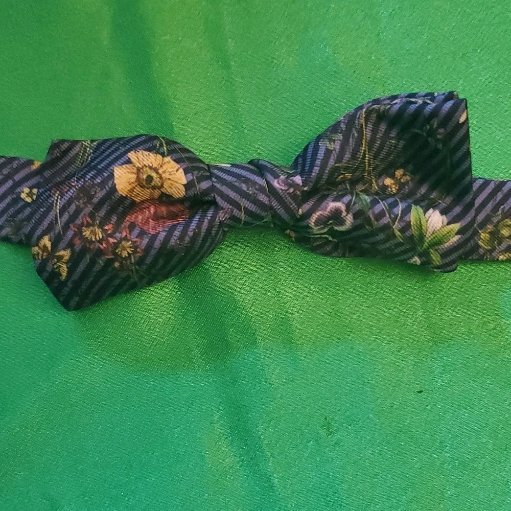 Boys Gucci Bow Tie